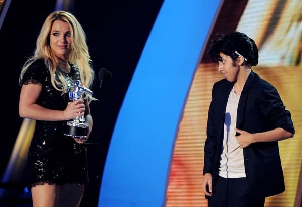 
	
	Người "đàn ông" Lady Gaga đã xuất hiện tại lễ trao giải MTV Video Music Awards.